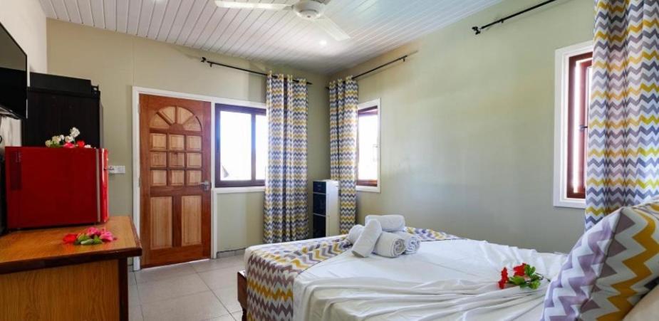 Hyde-Tide Guesthouse Ла-Диг Экстерьер фото